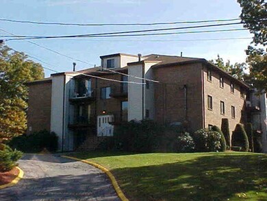 100 Cass Ave unit 14 B, Dracut, MA 01826 - photo 2