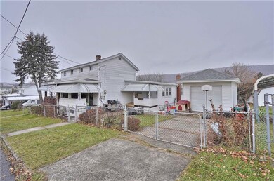 33 W Ruddle St, Coaldale, PA 18218 - photo 2