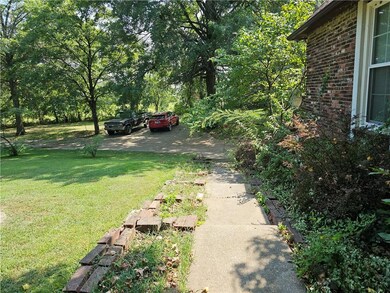 19280 S Hedge Ln, Spring Hill, KS 66083 - photo 2