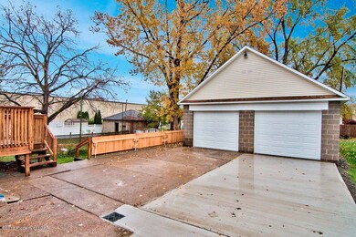 Detached Garage