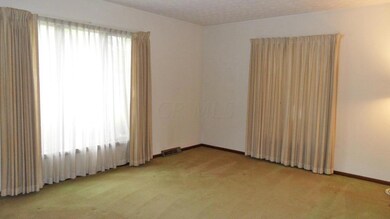 04-Living Room f