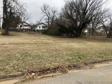 304 W Adams Ave, McAlester, OK 74501 - photo 3