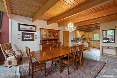 Dining to Kitchen