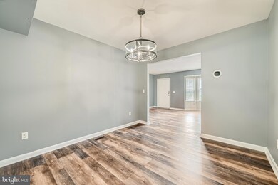 7202 Rutherford Green Cir, Windsor Mill, MD 21244 - photo 6