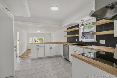 533 E 5th St, Claremore, OK 74017 - photo 7