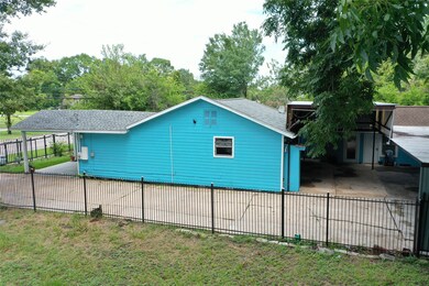 807 S Victory Dr, Houston, TX 77088 - photo 4