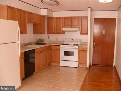 Radnor House unit 223, Bryn Mawr, PA 19010 - photo 2