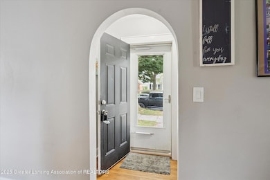 910 Durant St, Lansing, MI 48915 - photo 5