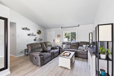 3246 SW Newberry Ave, Redmond, OR 97756 - photo 4