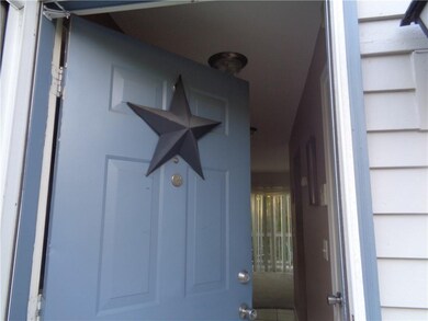 565 Quaker Ln unit 111, West Warwick, RI 02893 - photo 3