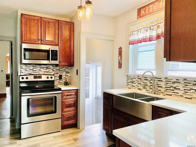 30 Betwood St, Albany, NY 12209 - photo 6