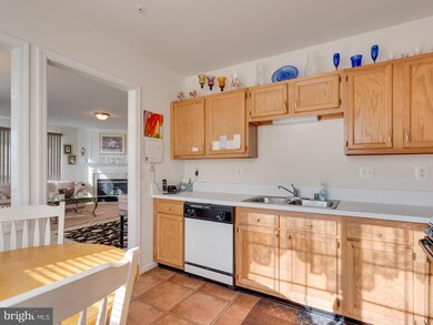 8175 Halley Ct unit 304, Lorton, VA 22079 - photo 6