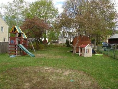 26 Myrtle Ave, Newburyport, MA 01950 - photo 5