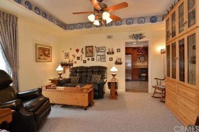 Family room with plate rail