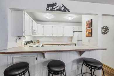Kitchen with a kitchen breakfast bar, white cabine
