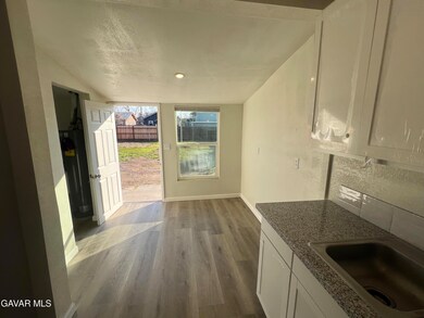 2258 E Clay Ave, Fresno, CA 93701 - photo 5