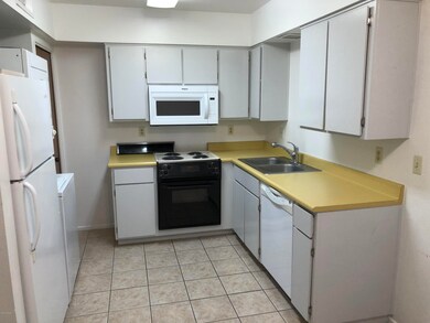 6508 S Lakeshore Dr unit B, Tempe, AZ 85283 - photo 3