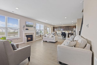 2436 Creek Bank Dr, Columbus, IN 47201 - photo 3