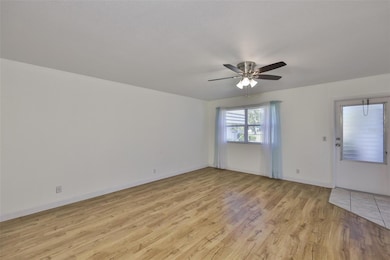 1811 Bedford Ln unit G153, Sun City Center, FL 33573 - photo 4