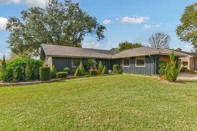 16822 Hibiscus Ln, Friendswood, TX 77546 - photo 3