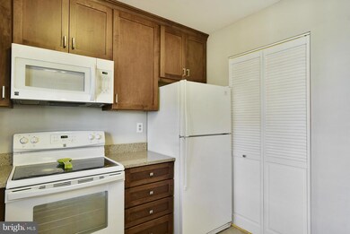 2568 Fox Ridge Ct unit 31, Woodbridge, VA 22192 - photo 5