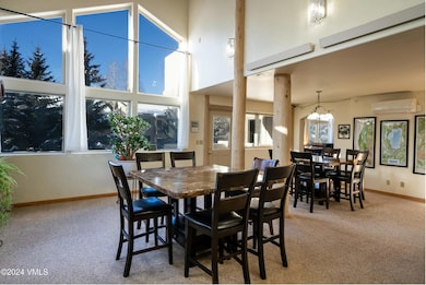 MI CASA side A Living/dining area