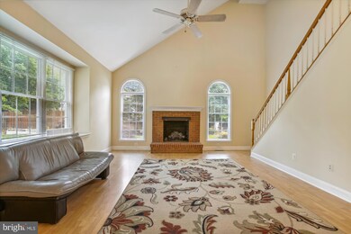 12718 Autumn Crest Dr, Herndon, VA 20171 - photo 3