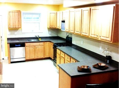 208 S Robinson St, Baltimore, MD 21224 - photo 4