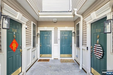 709 Donato Cir, Scotch Plains, NJ 07076 - photo 3