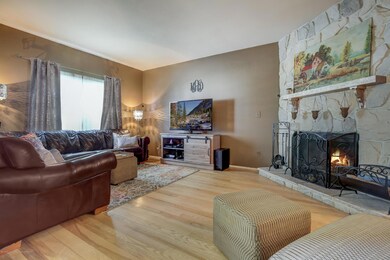 007_Family Room