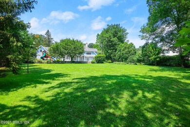 2 Sparrow Ln Greenwich CT-large-102-103-