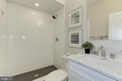 511 Franklin St NE unit 2, Washington, DC 20017 - photo 3