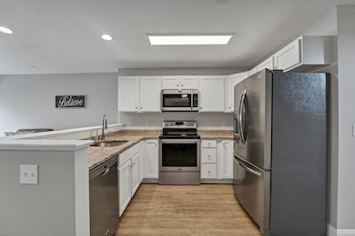 27 Bennett St unit 27, Nashua, NH 03064 - photo 4