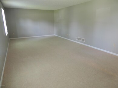 136 Goodloe Ave, Bloomfield, KY 40008 - photo 5