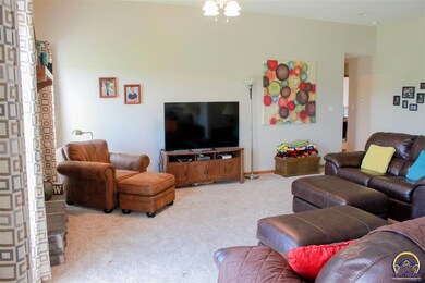 4322 SW Misty Harbor Dr, Topeka, KS 66610 - photo 3