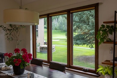 12_grouse_court_a_vignette_dining