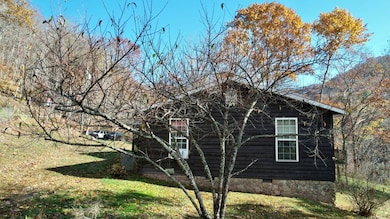 125 Hondo Ln, Hinton, WV 25951 - photo 3