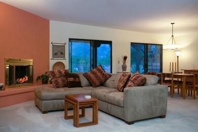 LIVING ROOM II