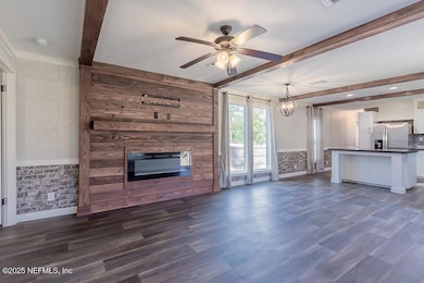 20251115_aj_mills_rd_4431