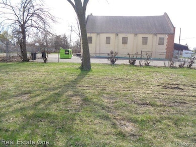 5566 Talbot St, HamtraMcK, MI 48212 - photo 4