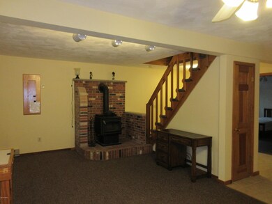 103 Broadmoor Dr, Hawley, PA 18428 - photo 2