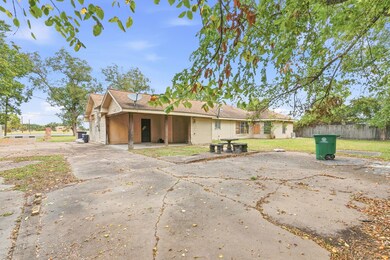 600 E Whitney St, Houston, TX 77022 - photo 4