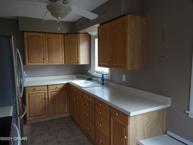 919 S 20th St, Grand Forks, ND 58201 - photo 6