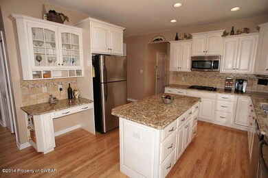 1005 Manor Dr, Mountain Top, PA 18707 - photo 6