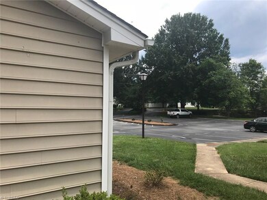 2216 Stonecutter Dr unit 9, Winston Salem, NC 27103 - photo 3