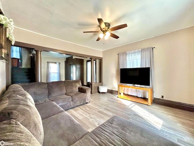 9 S 4th St, Marshalltown, IA 50158 - photo 6