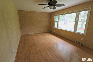 4719 N Koerner Rd, Peoria, IL 61615 - photo 5