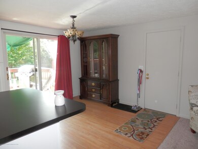 Eating area/slider to deck