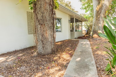 809 SE 10th St, Okeechobee, FL 34974 - photo 5