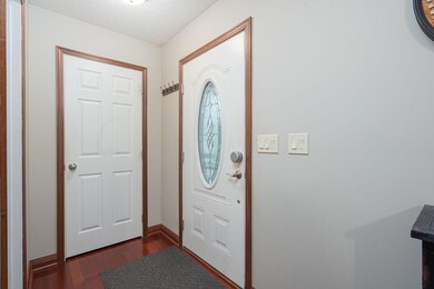 7-web-or-mls-1604 Electra St-6